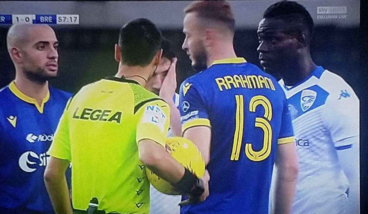 Balotelli i buu razzisti di Verona nel referto degli ispettori