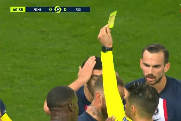 Faccia a faccia tra Sergio Ramos e l'arbitro di Reims-PSG