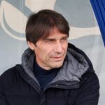 Antonio Conte pensieroso