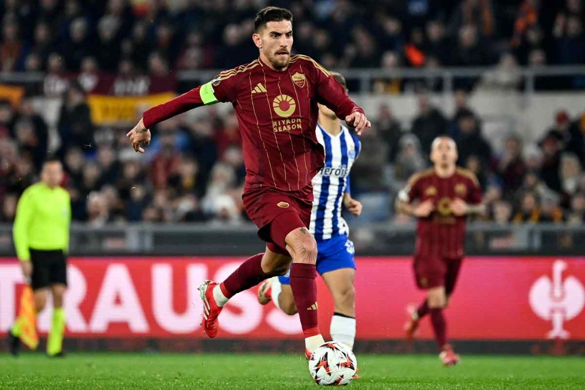 Lorenzo Pellegrini conduce la palla