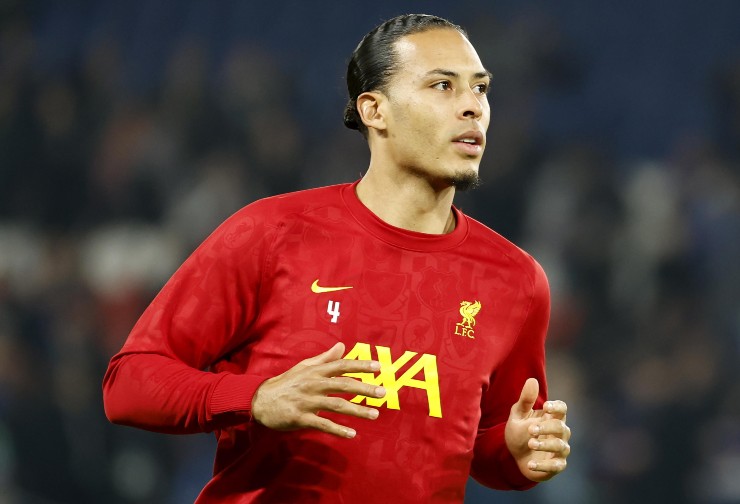 Virgil van Dijk in una fase di riscaldamento